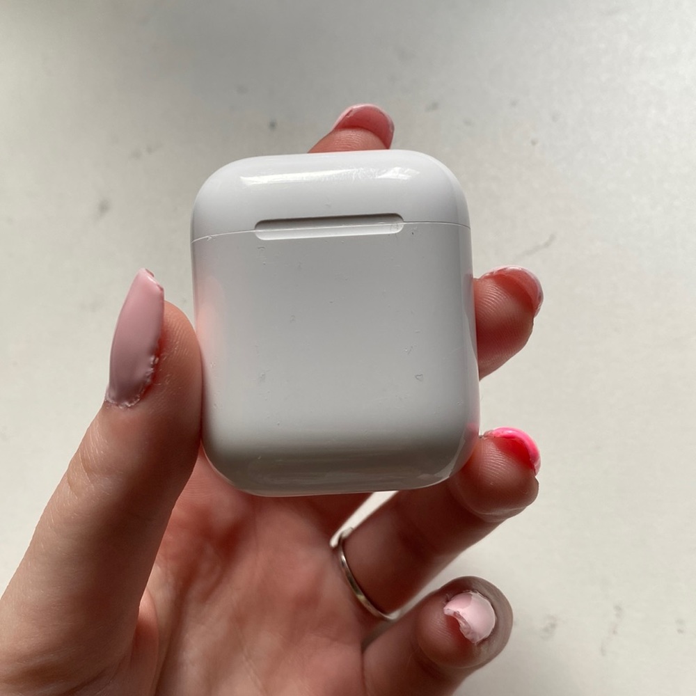 AirPods Charging Case (no AirPods)